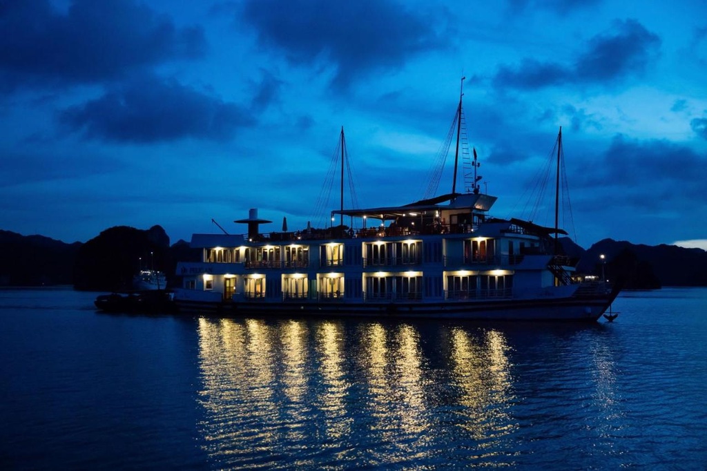 GLORY LEGEND CRUISE9.jpg