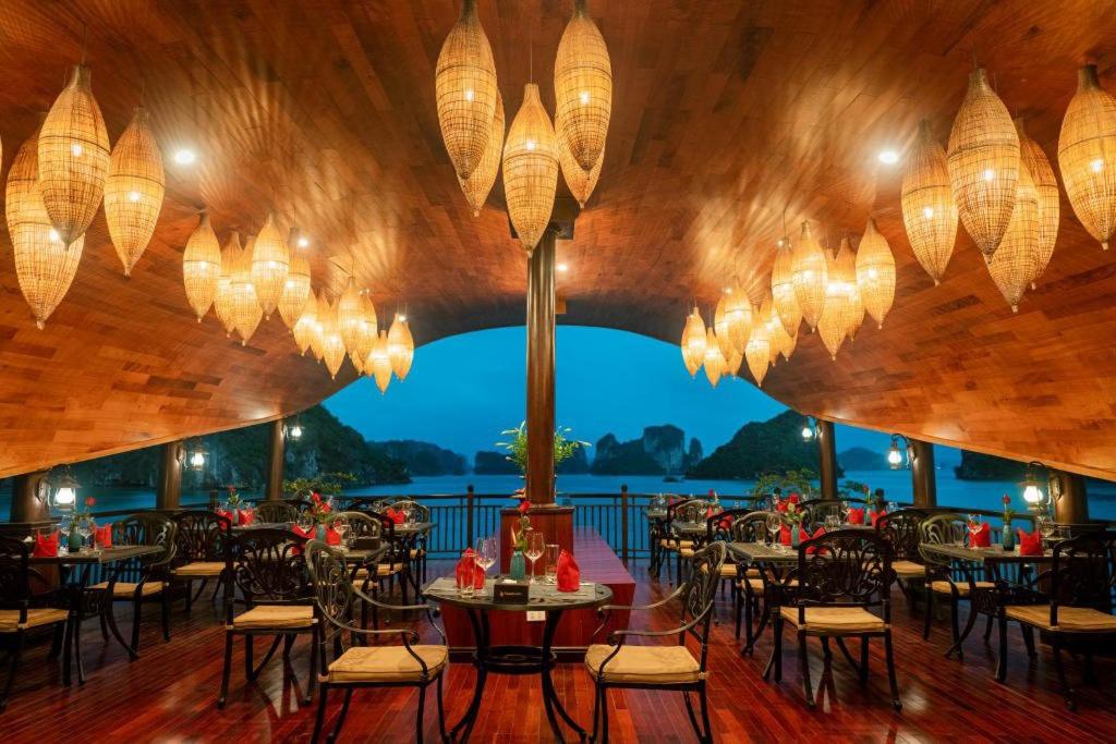 Sena Cruise Halong Bay 2.jpg