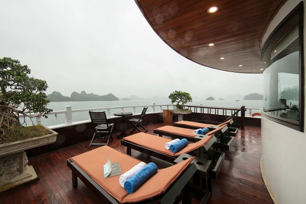 La Regina Royal Cruise Halong Bay 4.jpg