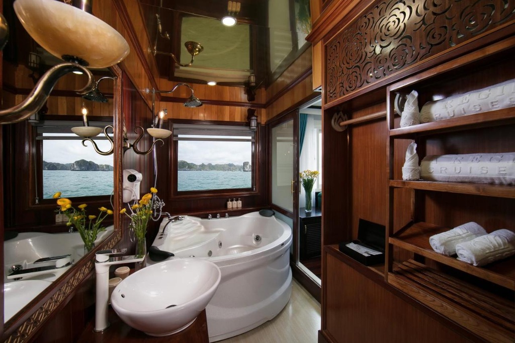 La Regina Royal Cruise Halong Bay 6.jpg