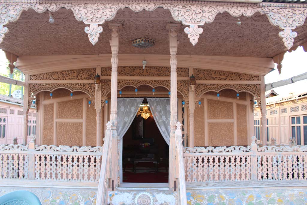 Chinar Houseboat 9.jpg