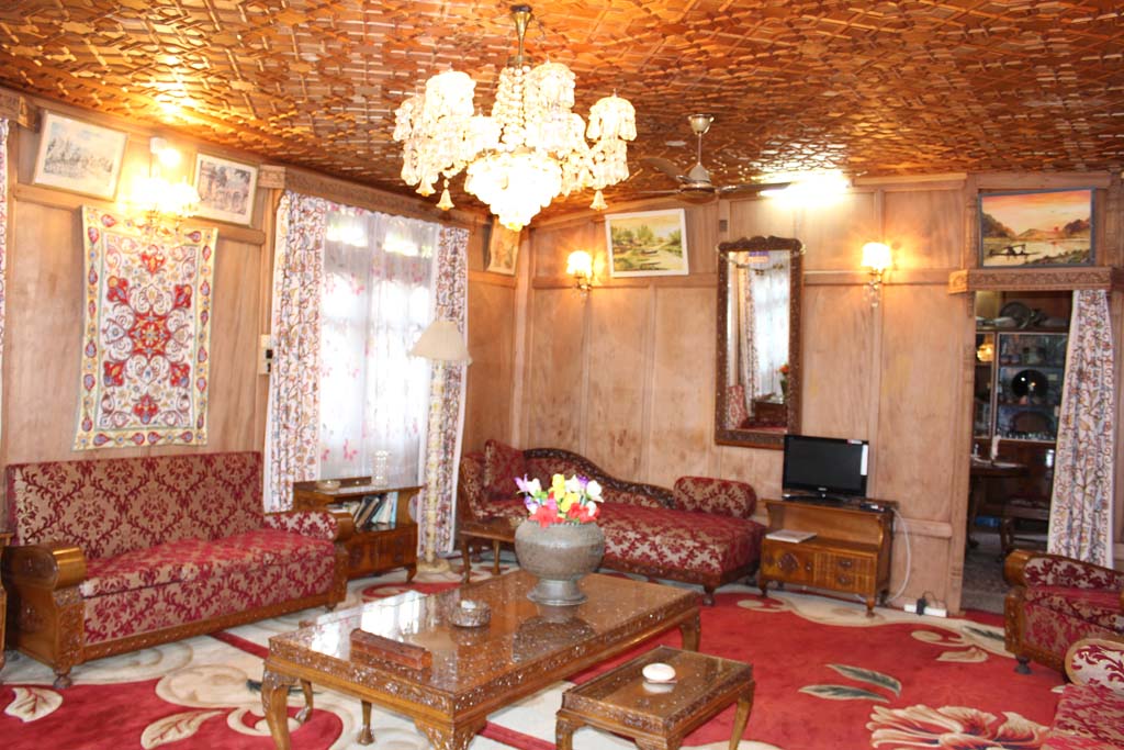 Chinar Houseboat 8.jpg