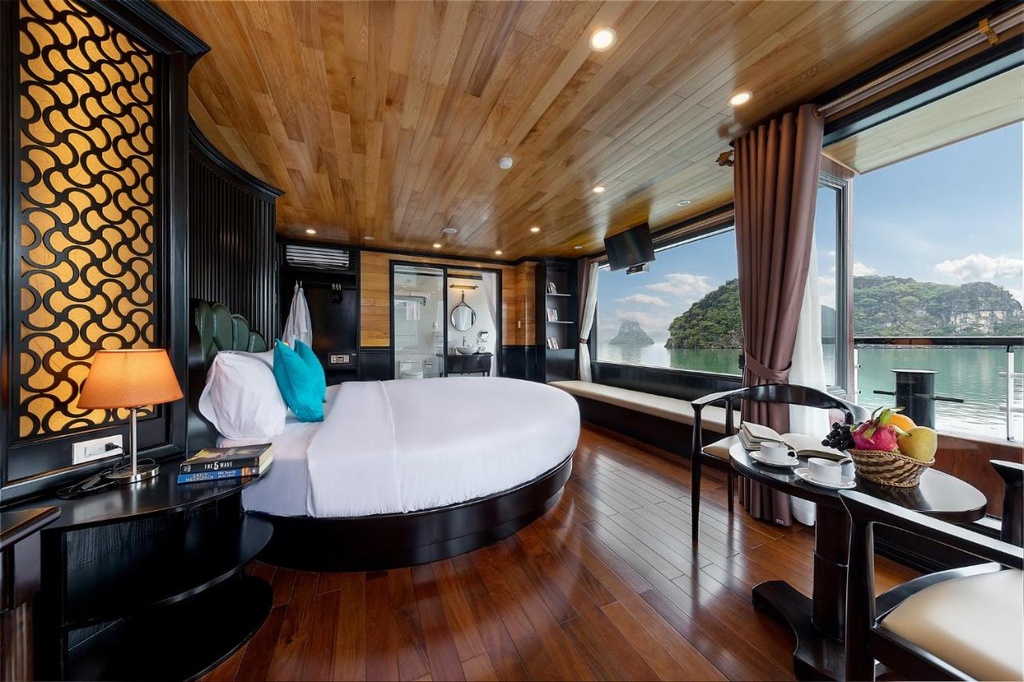 La Casta Cruise Halong Bay.jpg