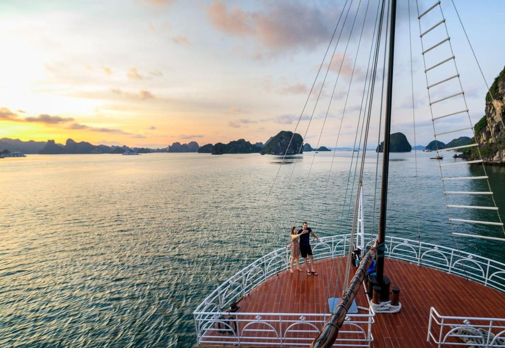 Alisa Premier Cruise Halong Bay 888.jpg