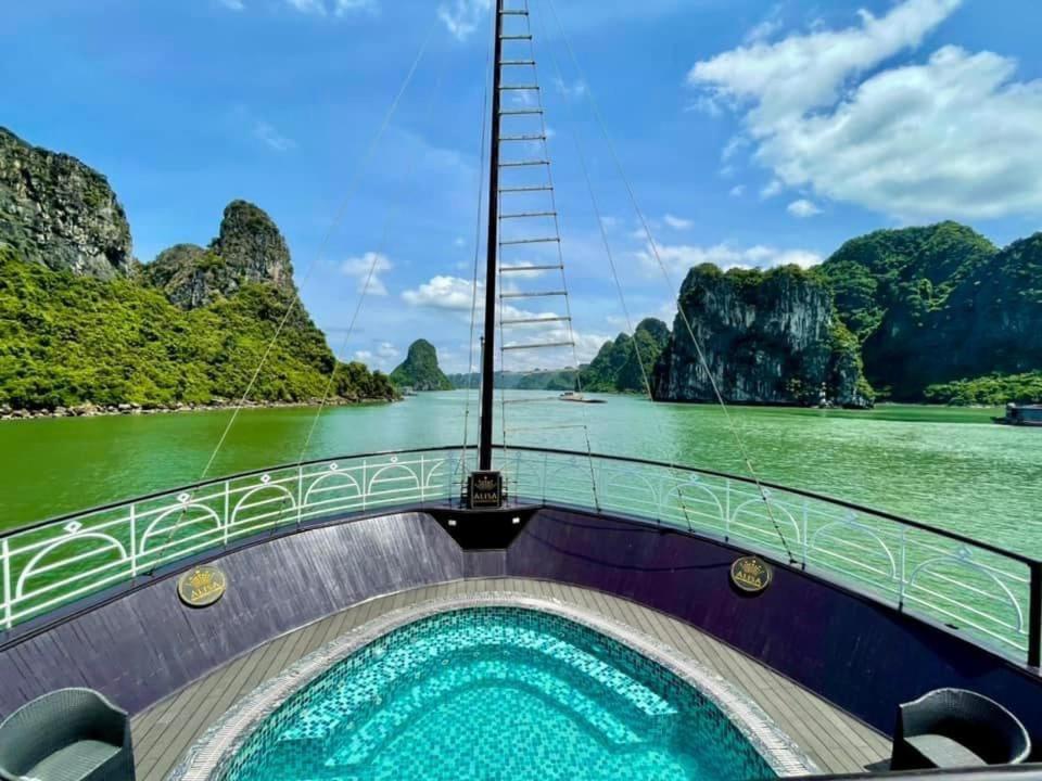 Alisa Premier Cruise Halong Bay 88.jpg