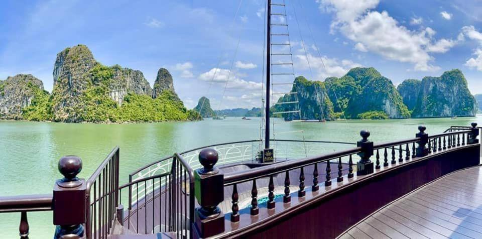 Alisa Premier Cruise Halong Bay 9999.jpg