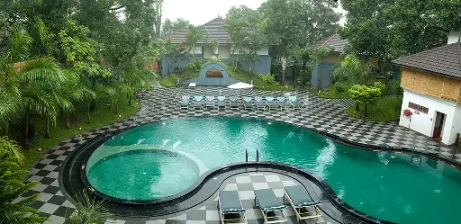 The Elephant Court, Kumily