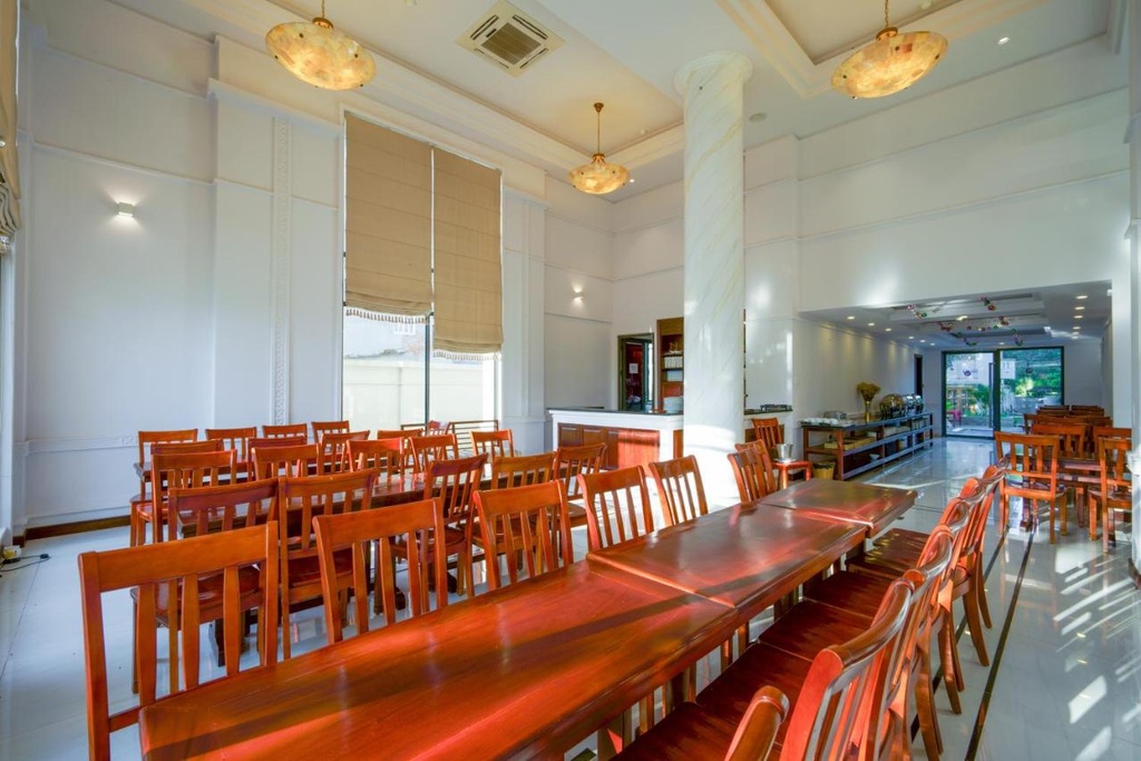 Praha Hotel, Phu Doc
