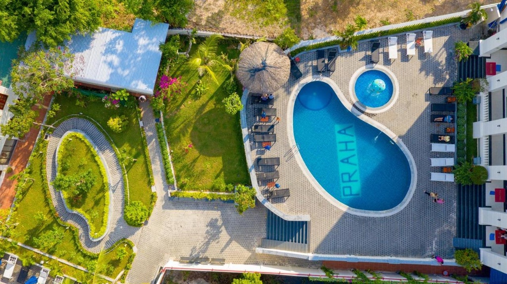 Praha Hotel, Phu Doc